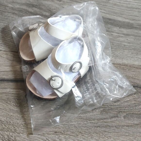 Old Navy New With Tag Size 0-3 Months Faux-Leather Double-Buckle Sandals - Picture 7 of 10